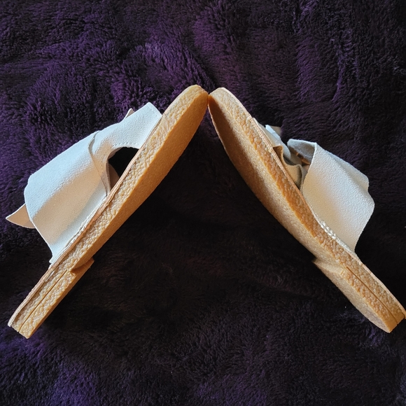 NWOT. Knotted toe-strap slide. Never been worn! - Picture 4 of 4